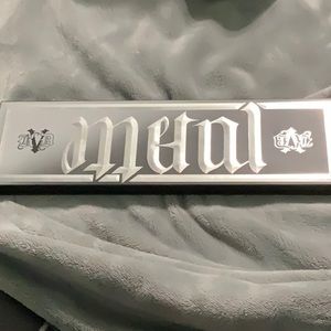 Kat Von D metal eyeshadow palette